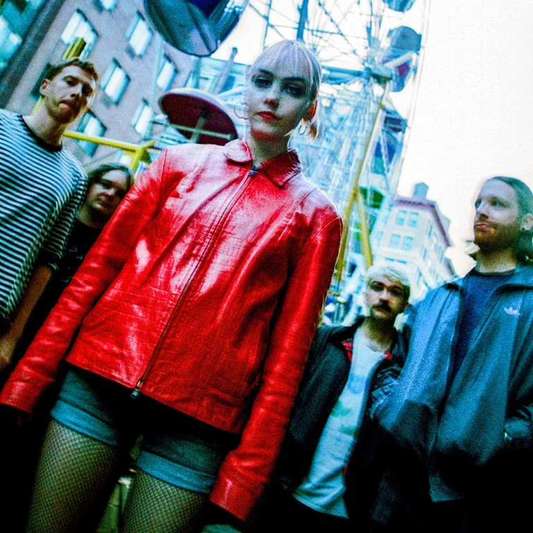 Just Mustard W Miss Grit