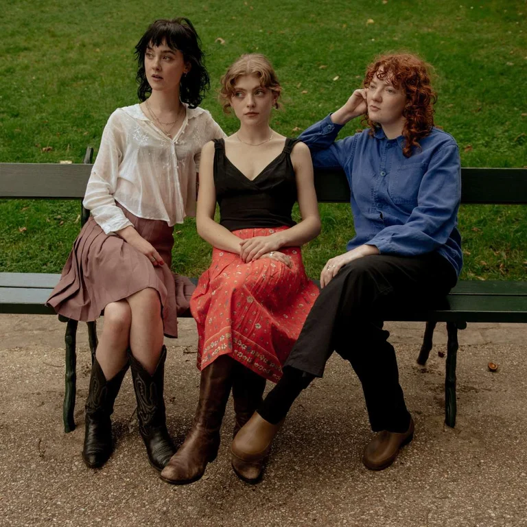 Folk Bitch Trio w/ autumnal