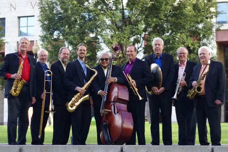 Hot Tomatoes Dance Orchestra featuring Roger Campbell