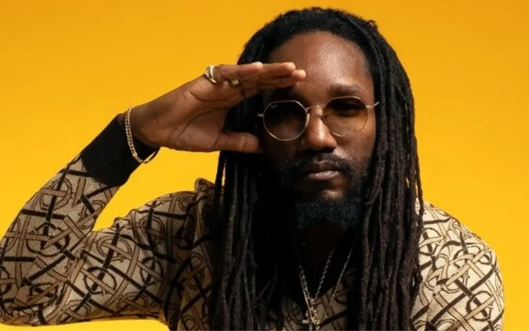 Kabaka Pyramid with Link & Chain