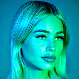 Layla Benitez at Club Vinyl